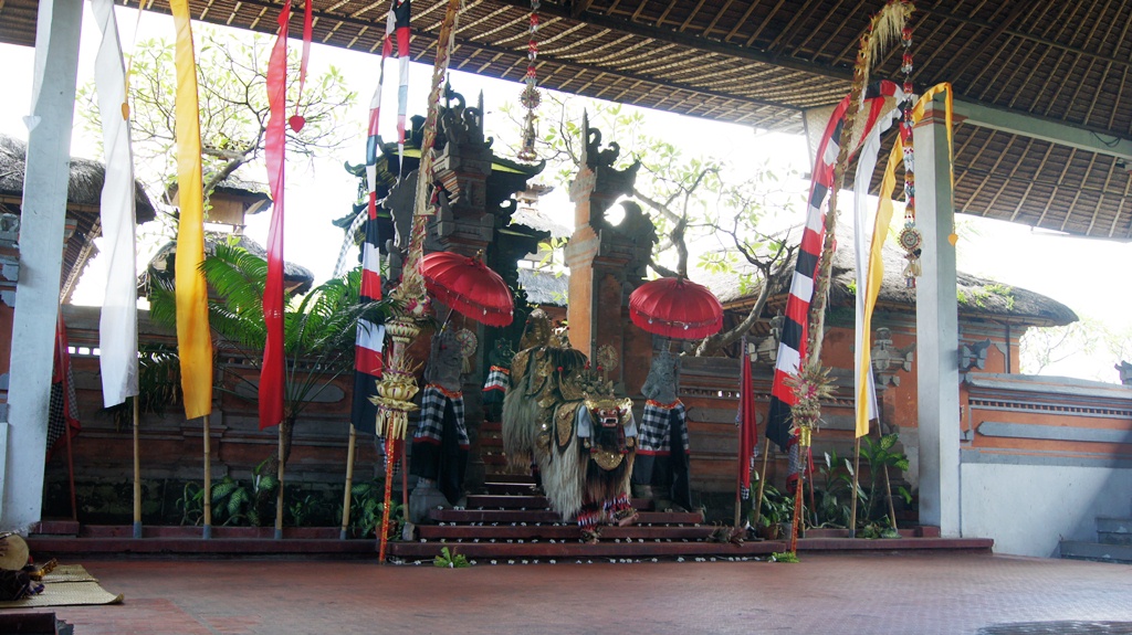 Batubuluan Village & Barong dance